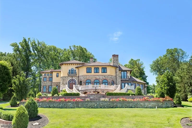 Great Setting, Plus Great Design, Equals Wonderful Home